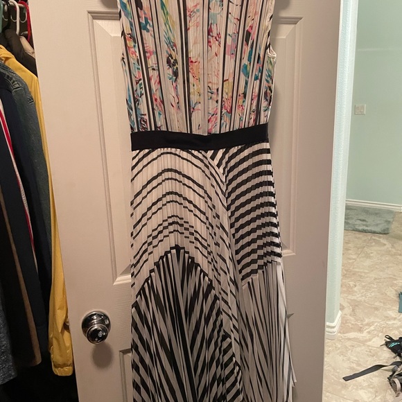 BCBGMaxAzria mixed print pleated fit and flare dress. small. - Picture 4 of 17